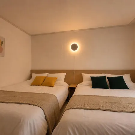 New 5 Minutes To Mangwon Market ,10 Minutes To Hapjeong And Hongdae , Spacious Two-Room , 5 Minutes To Mapo-Gu Office Station , 2Br, 3Bd